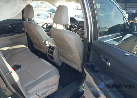 2017 Honda Pilot Touring z USA, uszkodzony, nr VIN 5FNYF5H90HB034244